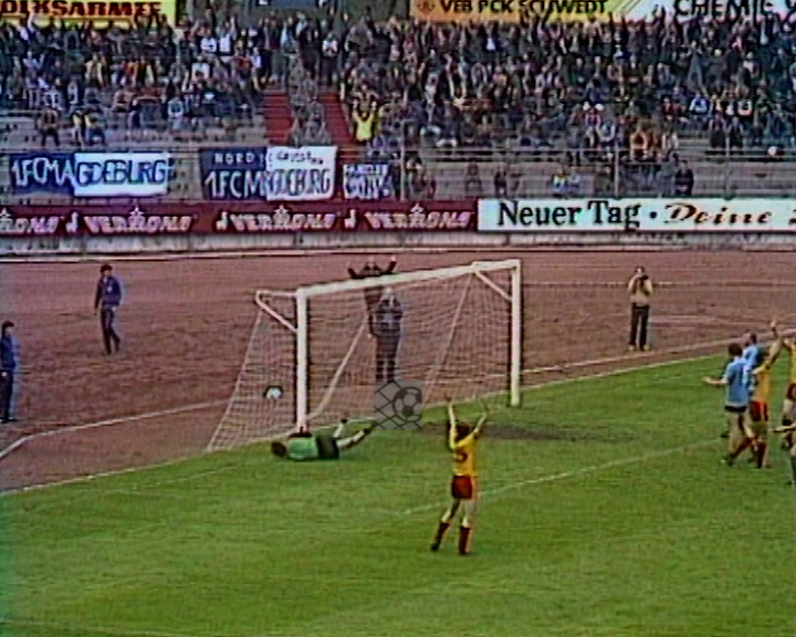 Panorama digital - Unsere Oberliga - Unser Verein - 1.FC Magdeburg - Wir als Fans - Unsere Banner und Fahnen - Saison 1983/84 - Wir beim FC Vorwärts Frankfurt/O.