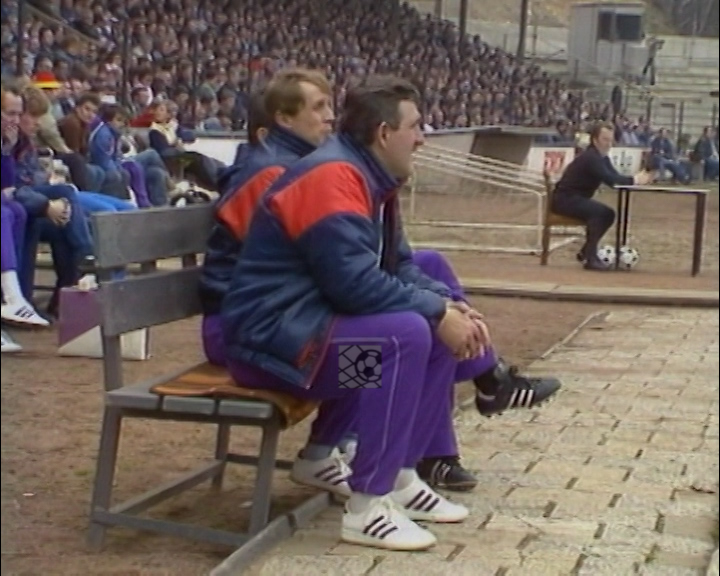 Panorama digital - Unsere Oberliga - Unser Verein - BSG Wismut Aue - Unsere Mannschaften - Saison 1988/89 - Trainerbank