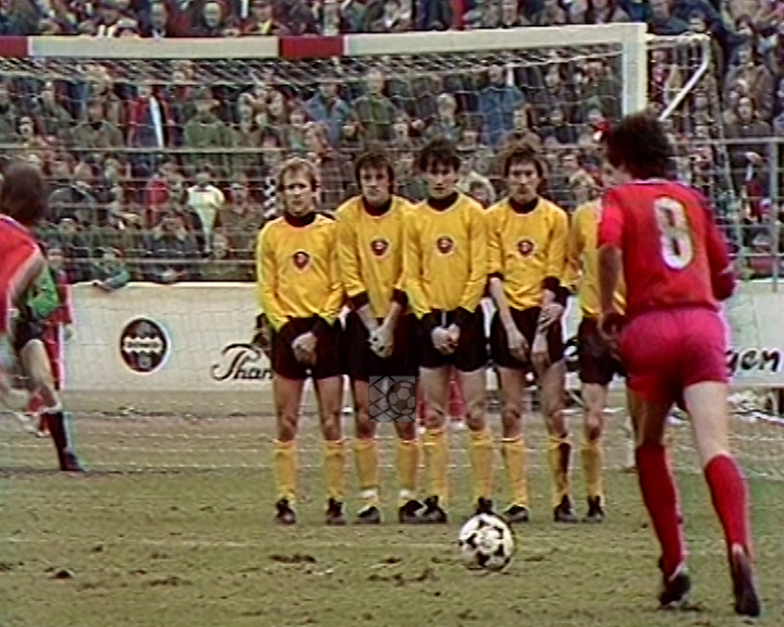 Panorama digital - Unsere Oberliga - Unser Verein - SG Dynamo Dresden - Unsere Mannschaften - Saison 1979/80 - Freistoßmauer