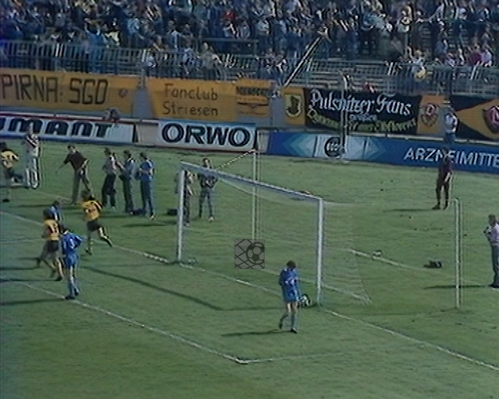 Panorama digital - Unsere Oberliga - Unser Verein - SG Dynamo Dresden - Wir als Fans - Unsere Banner und Fahnen - Saison 1984/85