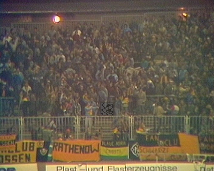 Panorama digital - Unsere Oberliga - Unser Verein - SG Dynamo Dresden - Wir als Fans - Unsere Banner und Fahnen - Saison 1987/88