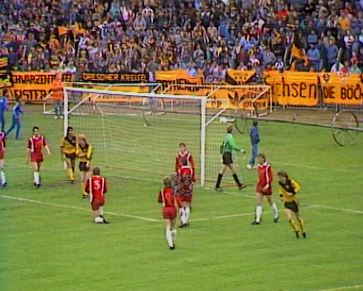 Panorama digital - Unsere Oberliga - Unser Verein - SG Dynamo Dresden - Wir als Fans - Unsere Banner und Fahnen - Saison 1988/89 - Wir bei der BSG Energie Cottbus