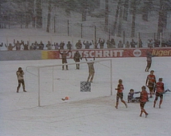 Panorama digital - Unsere Oberliga - Unser Verein - Spiele im Schnee - Saison 1986/87 - Stadion der Jugend