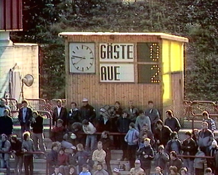Panorama digital - Unsere Oberliga - Unser Verein - BSG Wismut Aue - Unsere Stadien - Otto-Grotewohl-Stadion - Saison 1988/89 - Anzeigetafel