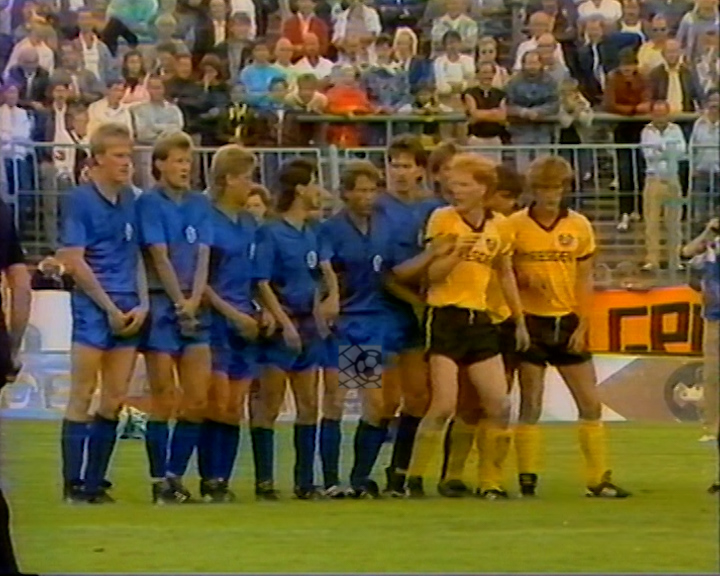 Panorama digital - Unsere Oberliga - Unser Verein - BSG Stahl Brandenburg - Unsere Mannschaften - Saison 1987/88 - Freistoßmauer