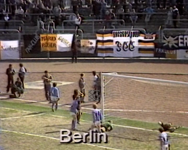 Panorama digital - Unsere Oberliga - Unser Verein - FC Carl Zeiss Jena - Wir als Fans - Unsere Banner und Fahnen - Saison 1986/87 - Wir beim BFC Dynamo